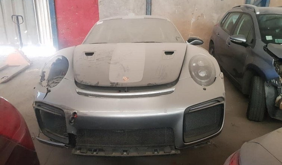 Porsche 911 GT2 RS bị vứt xó sau tai nạn khiến người yêu xe xót xa