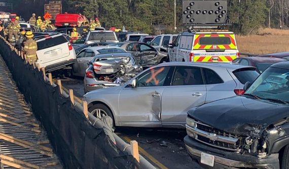 69 ô tô tông liên hoàn trên cao tốc khiến hơn 50 người bị thương