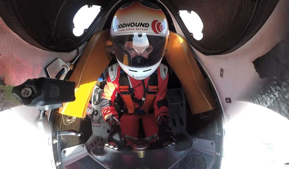 Đây là cảm giác ngồi bên trong buồng lái chiếc xe đạt tốc độ 1.010 km/h