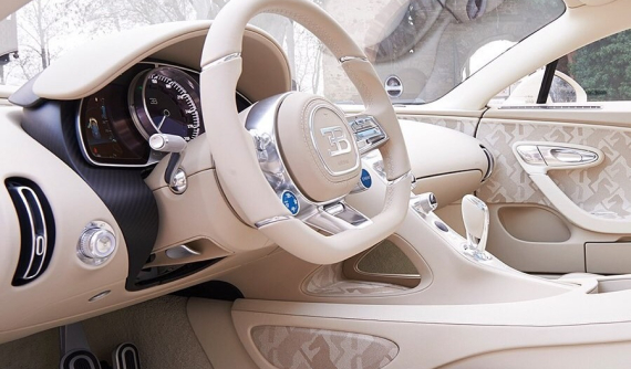Chiêm ngưỡng nội thất đậm dấu ấn Hermes trong chiếc Bugatti Chiron của một "ông trùm" nhà đất