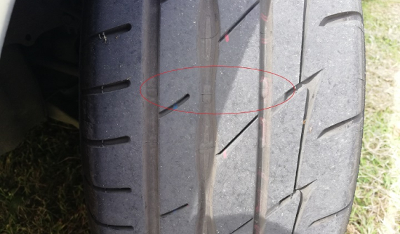 Các dấu hiệu nhận biết lốp xe ô tô cần được thay mới ngay lập tức