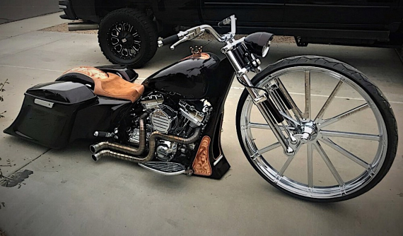 Diện kiến chiếc Harley-Davidson Road King với dàn chân trước không giống ai