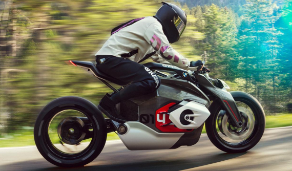 BMW phát triển công nghệ sạc không dây dành cho xe máy điện cực kỳ hiện đại và tiện dụng