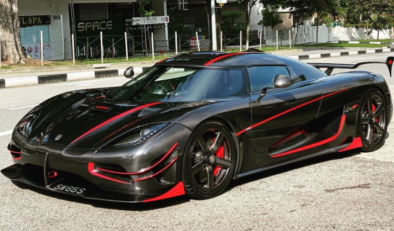 Video: Koenigsegg Agera RS Full Carbon trên đường phố Singapore