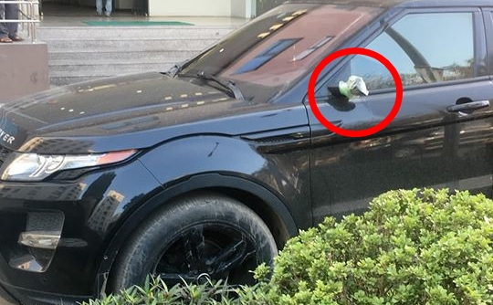 Hà Nội: Range Rover Evoque bị kẻ gian vặt cặp gương hơn trăm triệu đồng