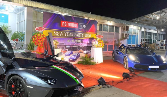 Dàn siêu xe tham dự tiệc tất niên của nhóm chơi xe ở Bình Phước