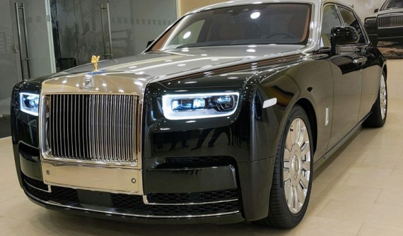 Chào hàng Rolls-Royce Phantom VIII có vách ngăn riêng tư với nhà giàu Việt, giá hơn 30 tỷ đồng