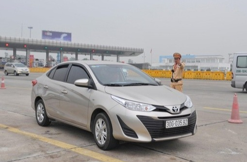 Cục Cảnh sát Giao thông triển khai trạm kiểm tra nồng độ cồn tất cả các lái xe đi vào cao tốc