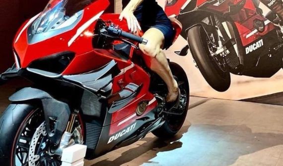 Nóng: Hình ảnh đầu tiên của siêu mô tô Ducati Panigale V4 Superleggera