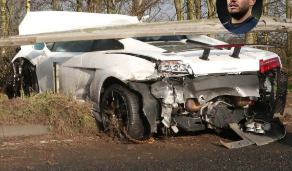 Thủ môn của "quỷ đỏ" Manchester United lái siêu xe Lamborghini Gallardo tông vào dải ta-luy