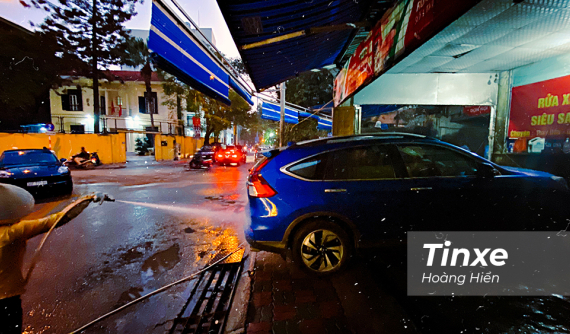 Sát Tết, giá rửa xe tăng phi mã, 140.000 đồng cho 1 chiếc ô tô