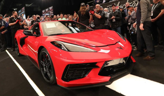 Chevrolet Corvette C8 đầu tiên xuất xưởng có giá đắt hơn cả Ferrari LaFerrari hay Bugatti Chiron