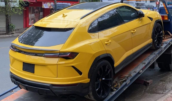 Con trai Bầu Hiển nhận bàn giao Lamborghini Urus vào trưa 30 Tết Nguyên đán