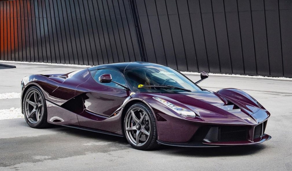 Mùng 2 Tết, cùng diện kiến chiếc Ferrari LaFerrari có màu sơn tím Rosso Vinaccia độc nhất thế giới