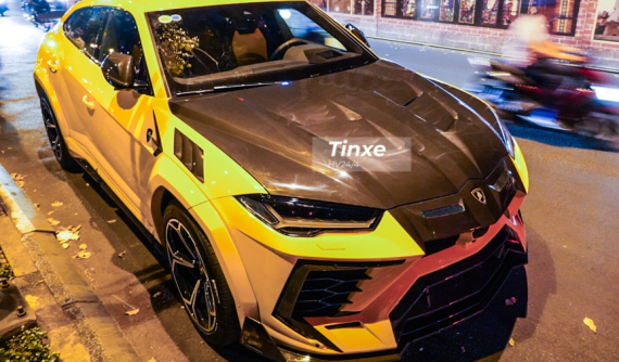Lamborghini Urus độ "Full bài" Mansory độc nhất Việt Nam dạo phố ngày mùng 1 Tết