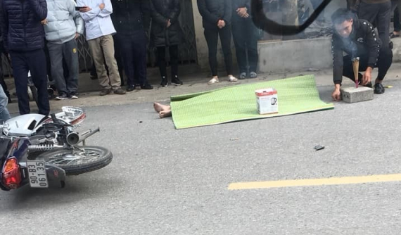 Video người đàn ông say rượu tự tông xe máy vào gốc cây và tử vong tại Hà Nam