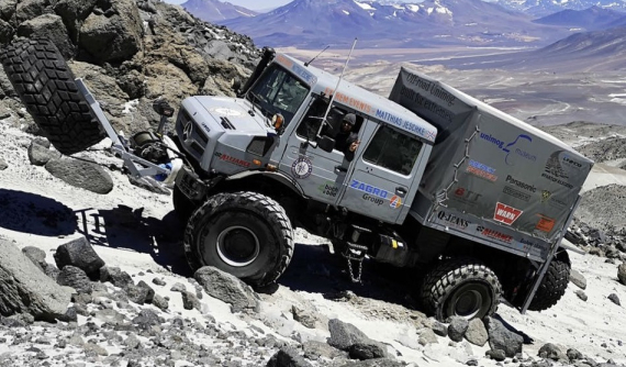 Mercedes-Benz Unimog lập kỷ lục thế giới mới khi leo lên độ cao 6.694 mét