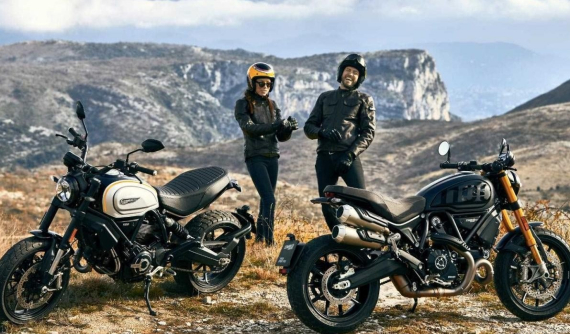 Ducati Scrambler lại tiếp tục sản sinh ra thêm hai phiên bản mới là Scrambler 1100 Pro và Sport Pro