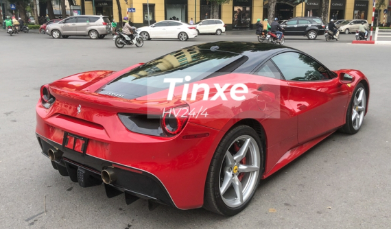 Siêu xe Ferrari 488 GTB tái xuất tại Hà Nội trong những ngày người dân đối phó với đại dịch virus corona