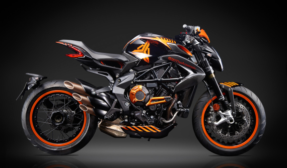 Choáng ngợp với loạt đồ chơi độ đắt tiền trên MV Agusta Dragster 800 RR TheArsenale Edition