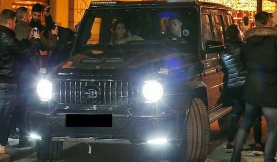 Bạn gái Cristiano Ronaldo cực chịu chi khi mua hẳn Mercedes-AMG G63 độ Brabus tặng cho bạn trai