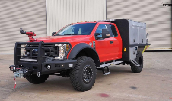 Khám phá chi tiết chiếc xe bán tải Ford F-550 "độ thành xe cứu hỏa" cực ấn tượng