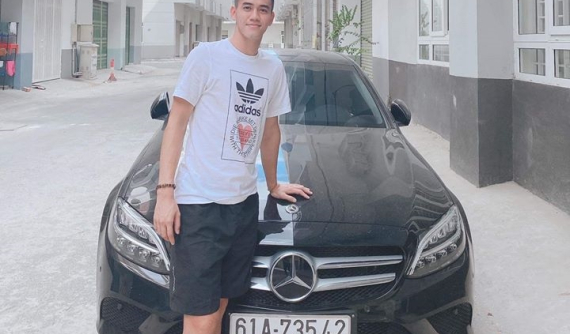 Tiền đạo U22 Việt Nam Tiến Linh tậu xe Mercedes-Benz C200 đời mới