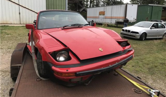 Chiếc Porsche 911 trông như xe phế liệu thế này mà vẫn có giá 2,1 tỷ đồng