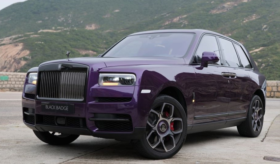 Rolls-Royce Cullinan Black Badge với ngoại thất tím thơ mộng có giá gần 35 tỷ đồng tại Hồng Kông