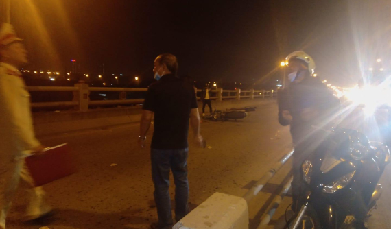 Người phụ nữ dắt con gái đi ăn xin trên cầu Thanh Trì nhiều năm qua bị xe máy tông tử vong