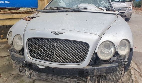Chiếc Bentley "nổi tiếng" nhất Việt Nam hiện đã đỗ ngoài đường phố Hà Nội