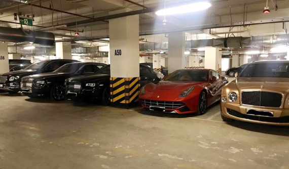Cư dân mạng hỏi nhau về căn hầm toàn siêu xe và xe siêu sang này, hoá ra là ở Việt Nam thân yêu