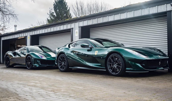 Ferrari 488 Pista và Ferrari 812 Superfast nổi bật trong bộ áo xanh Verde Scuro