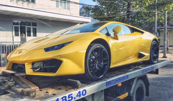 Doanh nhân Cần Thơ "giải cứu" siêu xe Lamborghini Huracan LP580-2 màu vàng độc nhất Việt Nam