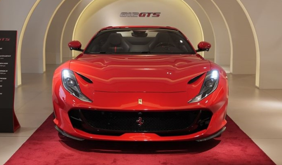Bất chấp dịch bệnh corona, Ferrari 812 GTS vẫn được giới thiệu công khai tại Hồng Kông, giá hơn 17 tỷ đồng