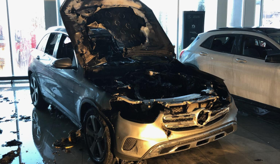 2 đại lý của 1 tỷ phú liên tiếp gặp sự cố: Hết bị ăn trộm Lamborghini Urus lại bị cháy Mercedes-Benz GLC