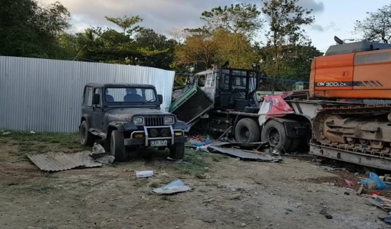 Ô tô tải 10 bánh san bằng 3 ngôi nhà bên đường, 2 mẹ con tử vong