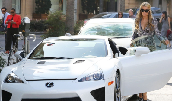 Siêu xe Lexus LFA cũ của "nữ hoàng tiệc tùng" Paris Hilton được rao bán với giá nửa triệu đô