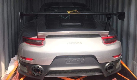 Lại thêm siêu xe về Việt Nam, lần này là Porsche 911 GT2 RS với gói Weisach còn kén khách Việt chơi