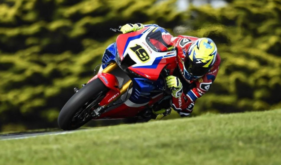 Honda CBR1000RR-R Fireblade SP vượt mặt Ducati Panigale V4 R để trở thành "Ông hoàng tốc độ" trên đường đua WSBK