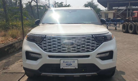 Ford Explorer thế hệ mới bất ngờ được chào bán tại Việt Nam với giá hơn 4 tỷ đồng