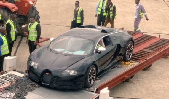 Mới về nước, chiếc Bugatti Veyron trị giá 2,8 triệu USD này đã bị tịch thu và có thể bị nghiền nát