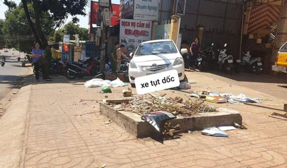 Đắk Nông: Nữ tài xế quên kéo phanh tay, ô tô Toyota Vios trôi tự do, tông tử vong người đi xe máy
