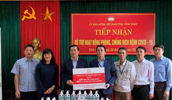 Toyota Việt Nam chi 1,1 tỷ đồng hỗ trợ tỉnh Vĩnh Phúc phòng chống dịch Covid-19
