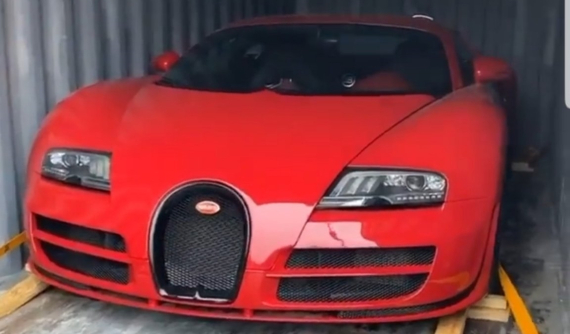 Sự thật hình ảnh khui công Bugatti Veyron đỏ rực được đồn đoán tại Việt Nam