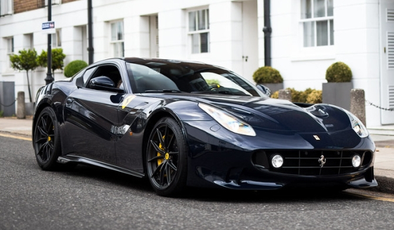 Chào tháng 3 năm Canh Tý với chiếc siêu xe Ferrari F12tdf được thay đổi màu sơn và độ cả cản trước