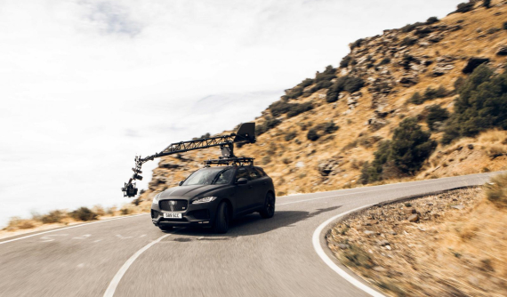 Ngắm nhìn Jaguar F-Pace được thiết kế đặc biệt để quay phim ở tốc độ cao
