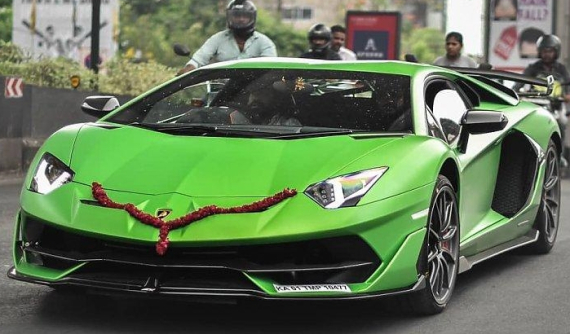 Lamborghini Aventador SVJ mang bộ áo xanh mờ Matte Green của nhà giàu Ấn Độ