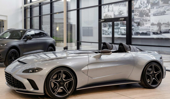 Chất như đại gia Hồng Kông khi đặt mua 2 trên tổng 88 chiếc Aston Martin V12 Speedster mới được giới thiệu