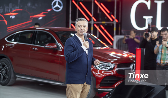 Mercedes-Benz Việt Nam giới thiệu 7  xe mới, C180 trình làng với giá đe dọa cả Toyota Camry